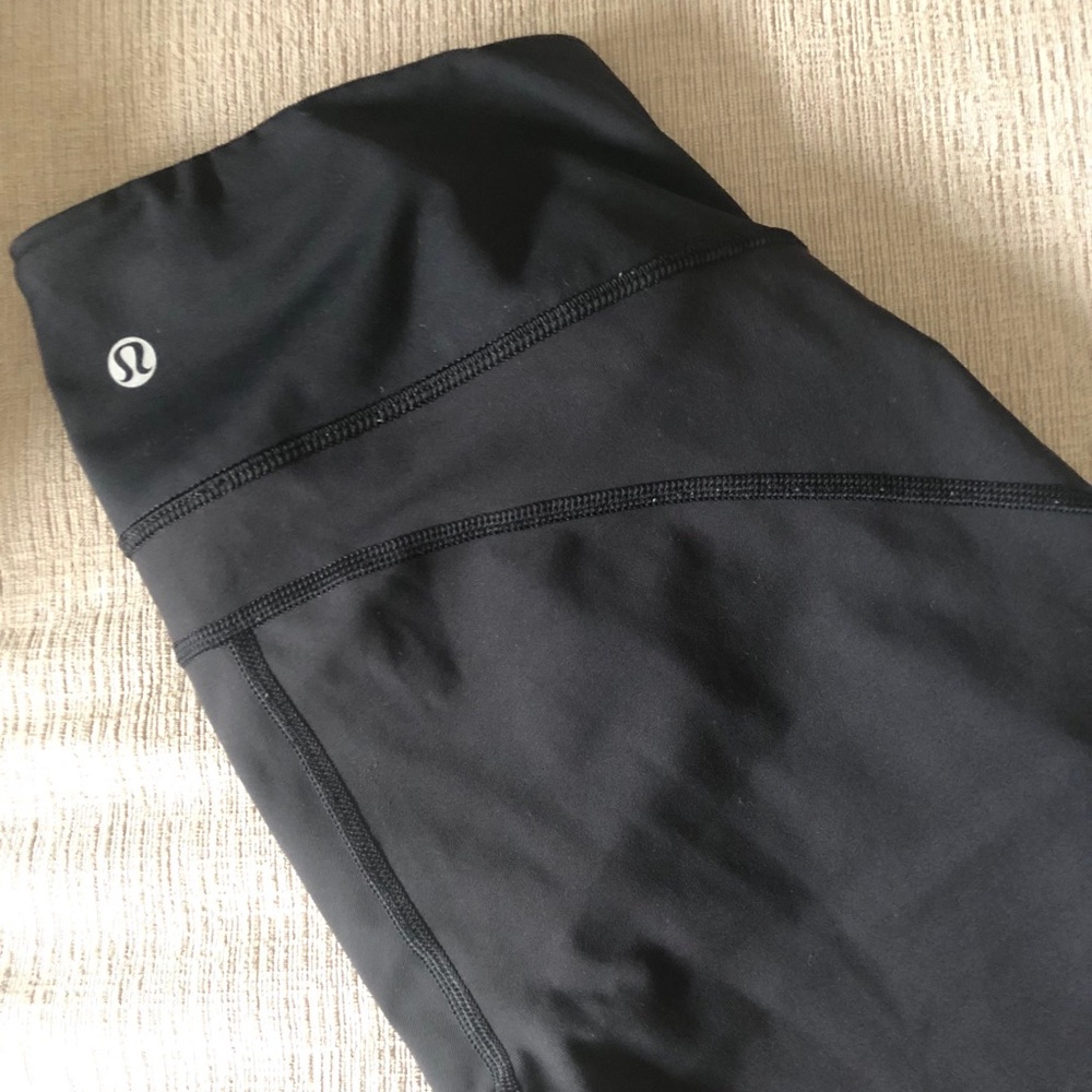 Lululemon running crops